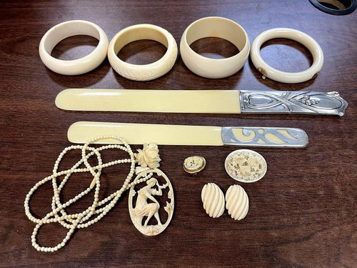 國(guó)門(mén)利劍再出鞘 浦東機(jī)場(chǎng)海關(guān)查獲快件渠道走私象牙制品，品牌管理面臨拷問(wèn)